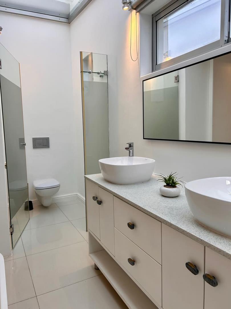 2 Bedroom Property for Sale in Sea Point Western Cape